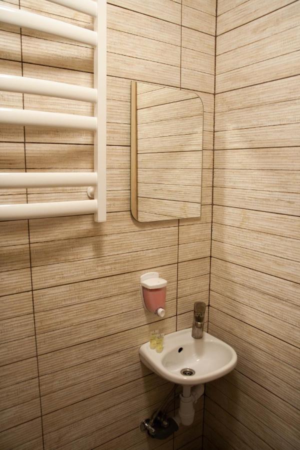 Світло Цілодобово Apartments In The City Center Lemberg Exterior foto