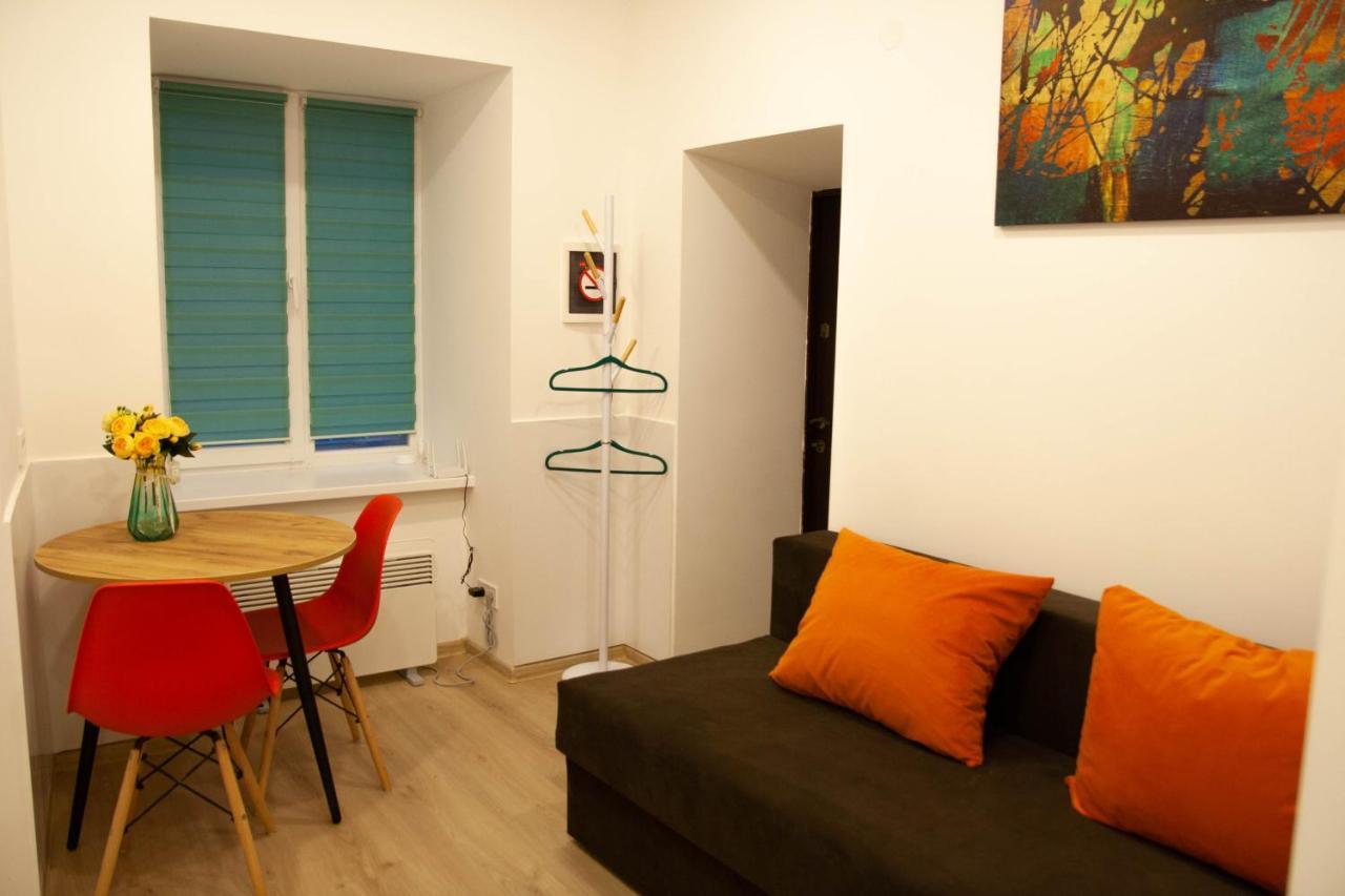 Світло Цілодобово Apartments In The City Center Lemberg Exterior foto