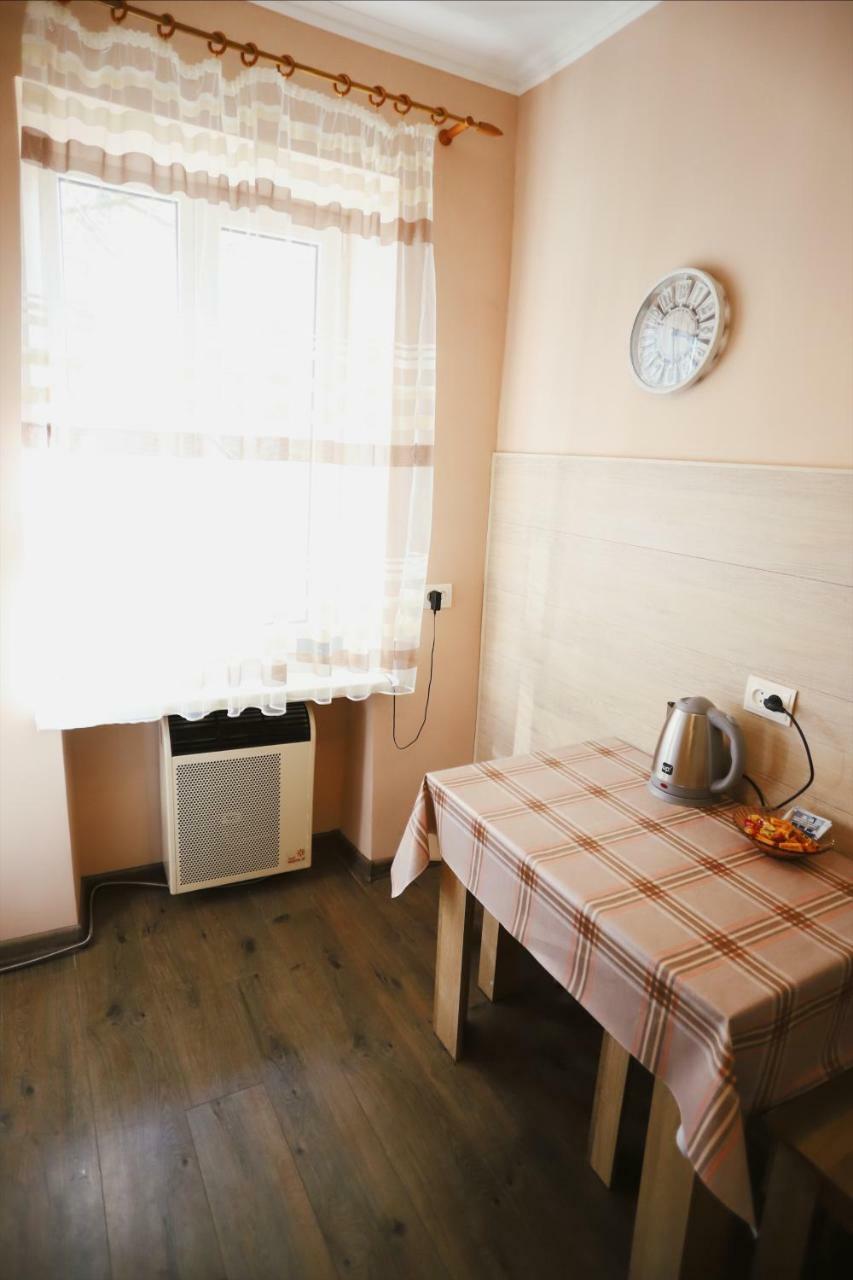 Світло Цілодобово Apartments In The City Center Lemberg Exterior foto